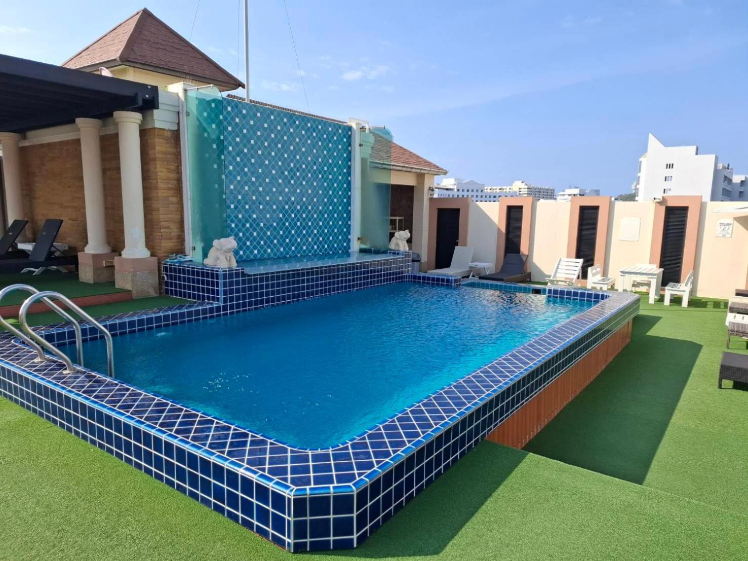 Whitehouse Condotel Pattaya