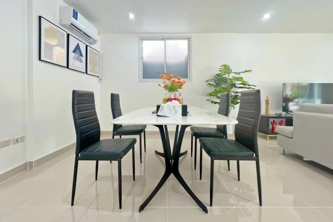 泰家帕山五卧室家庭别墅 Villa Pattaya