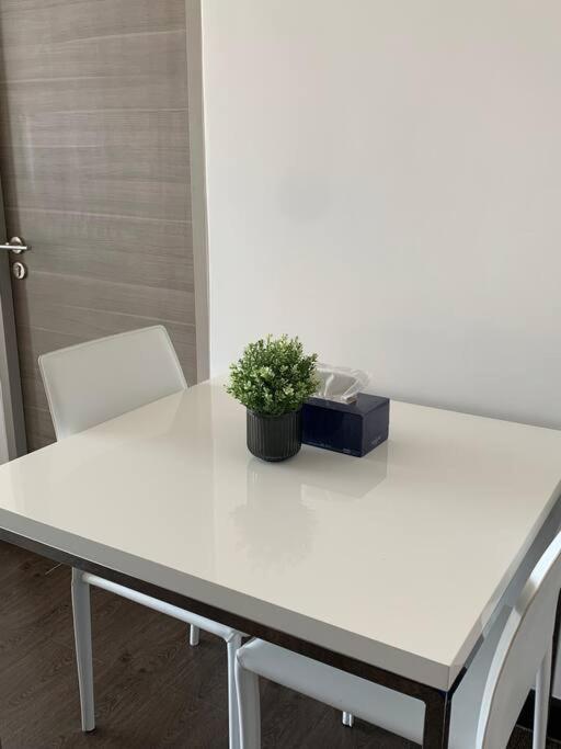 Infinity Pool At Posh Apartment Pattaya