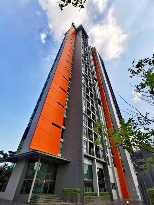 Infinity Pool At Posh Apartment *