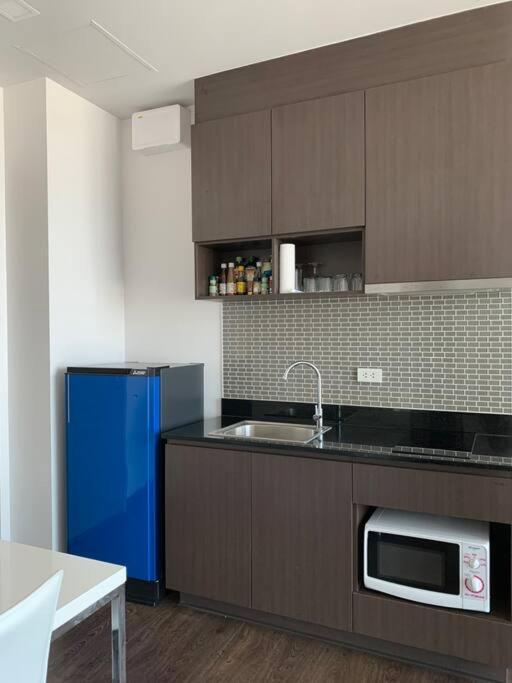 Apartment Infinity Pool At Posh *