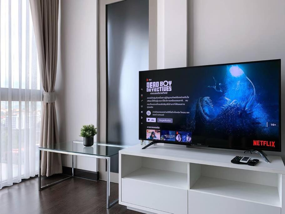 Apartment Infinity Pool At Posh Pattaya