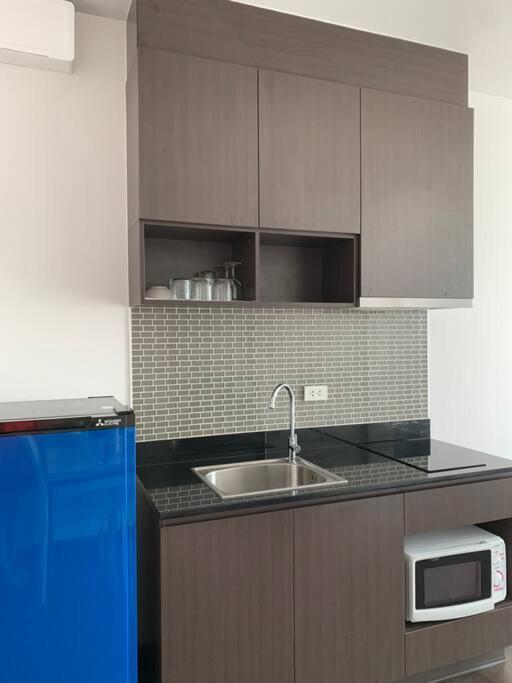 Infinity Pool At Posh Apartment