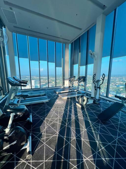 Infinity Pool At Posh Apartment Pattaya