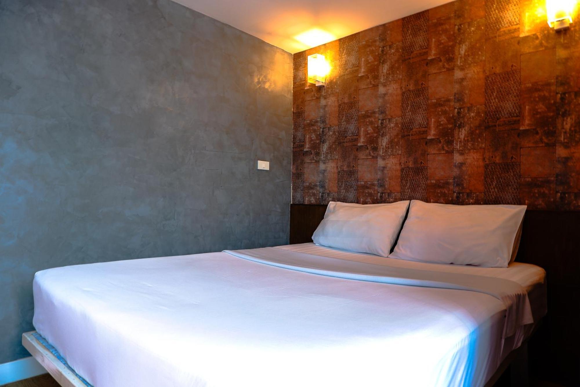 18 Coins Cafe&hostel 2* Pattaya