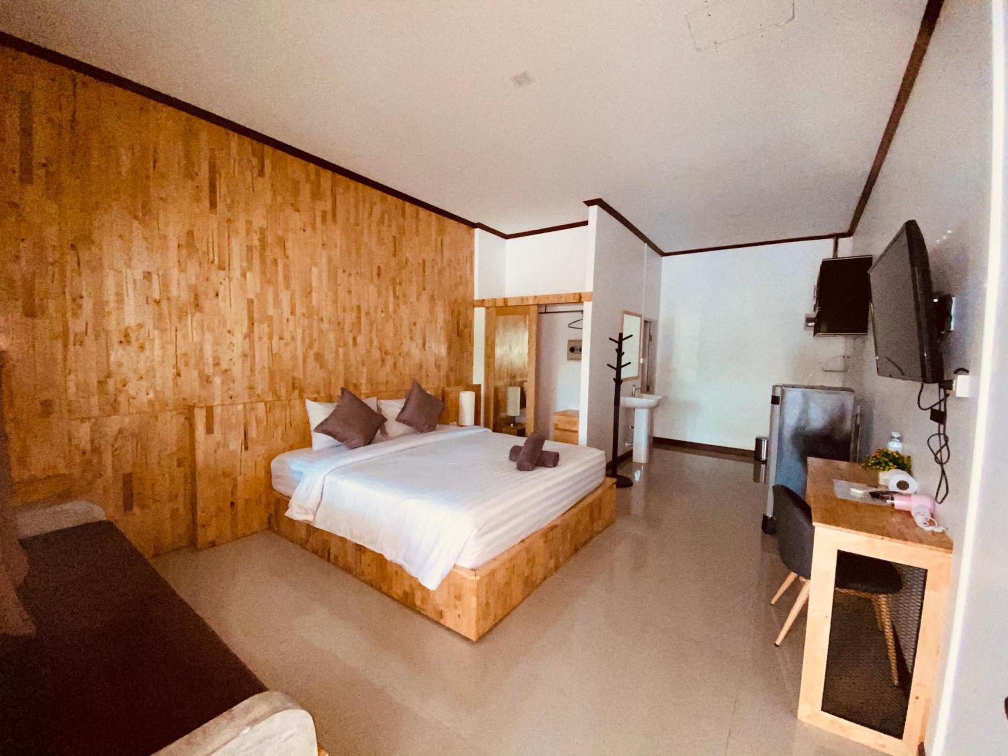 Paradise Land Hotel