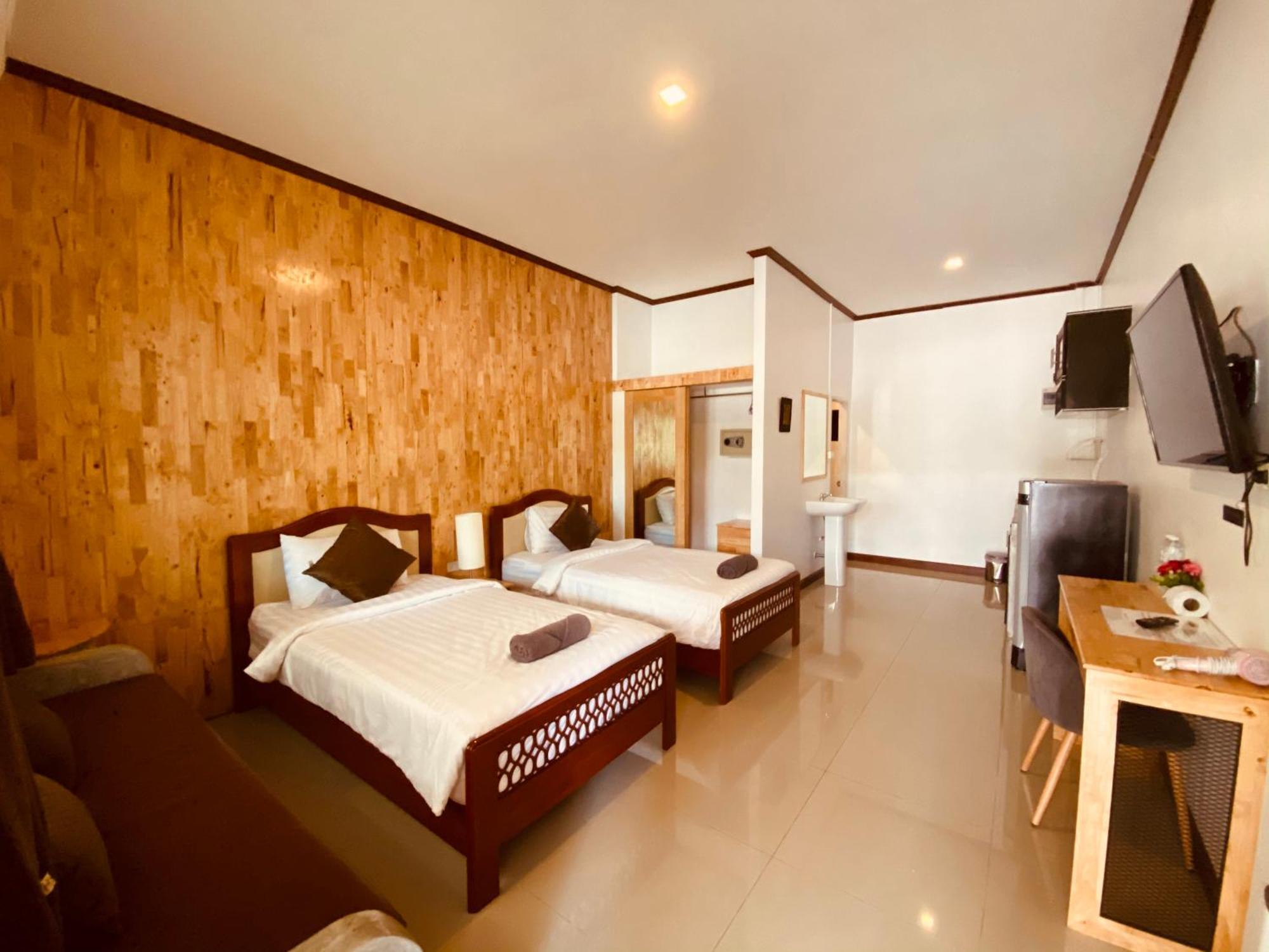 Paradise Land Hotel 3*