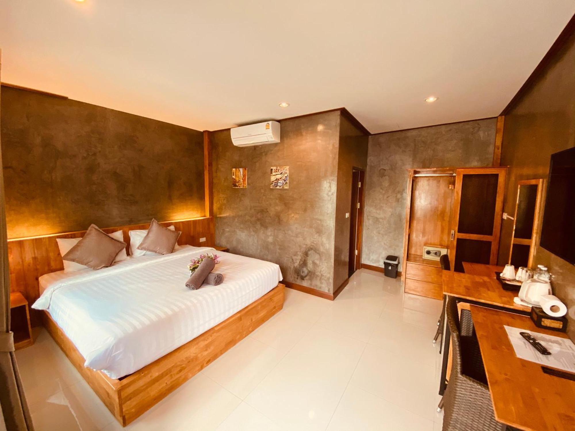 Paradise Land Hotel