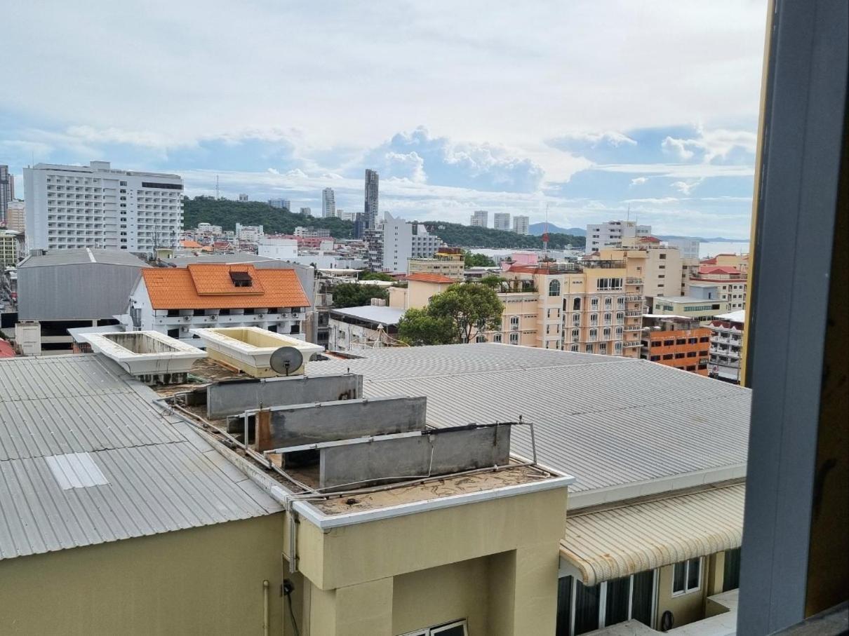 Apartment The Base Center Of Rooftop Swimming Pool Pattaya