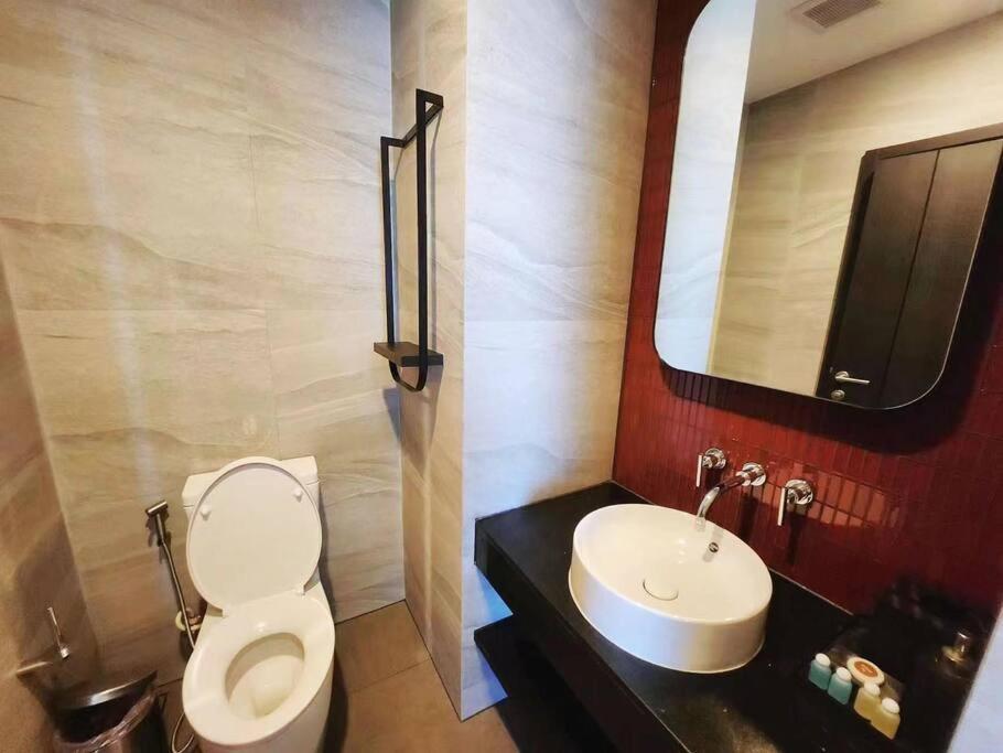 Edge芭提雅豪华公寓 单卧室套房 海滩商场步行几分钟 Apartment