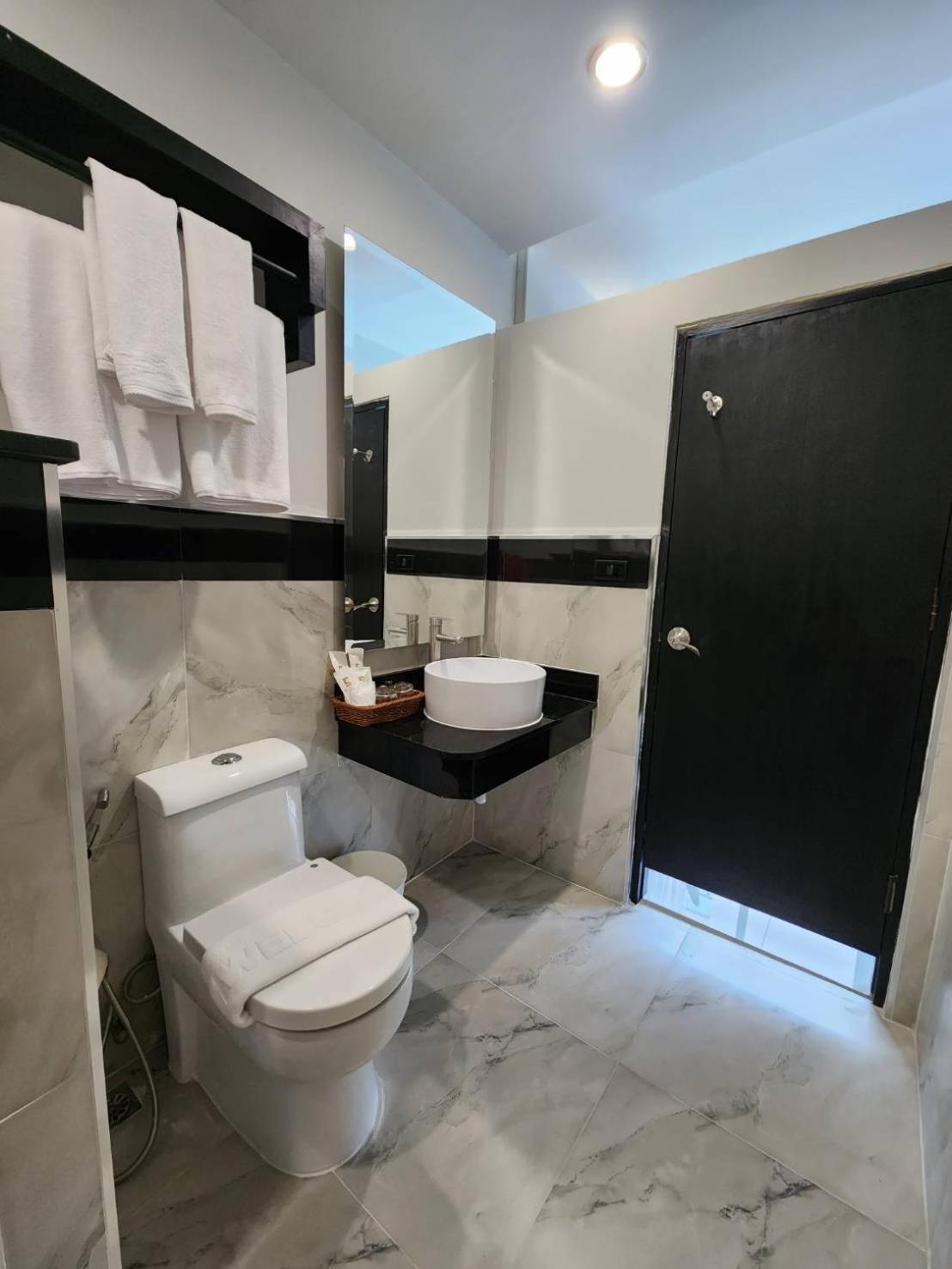 Hotel Lhc And Pattaya