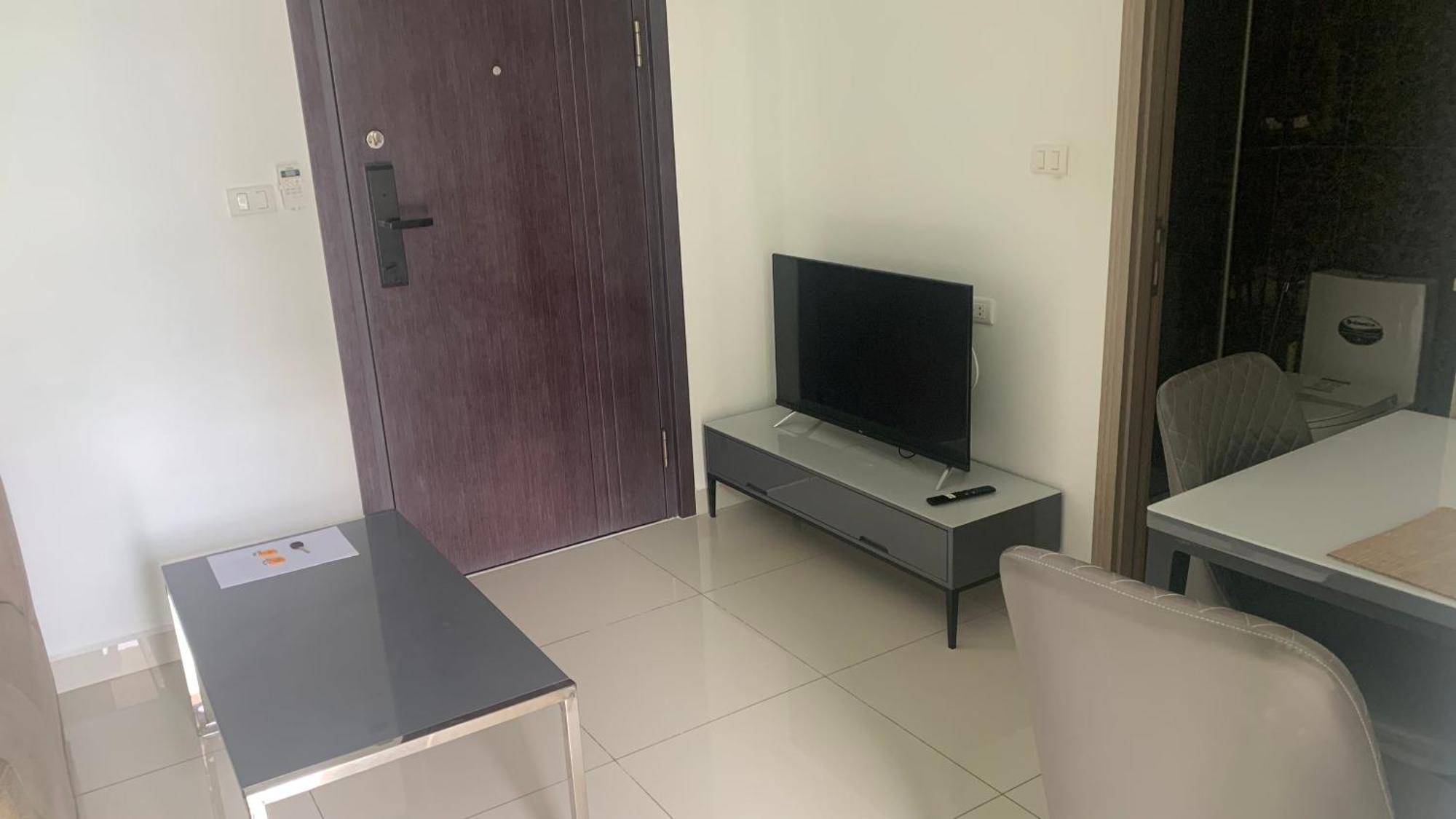 Apartment Arcadia Beach: Trendy Pool-view With Fitness Center