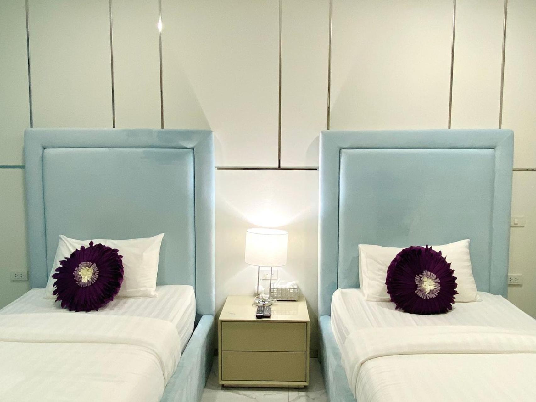 D18 Palms Spring 4 Bedroom Pvt Pool Villa