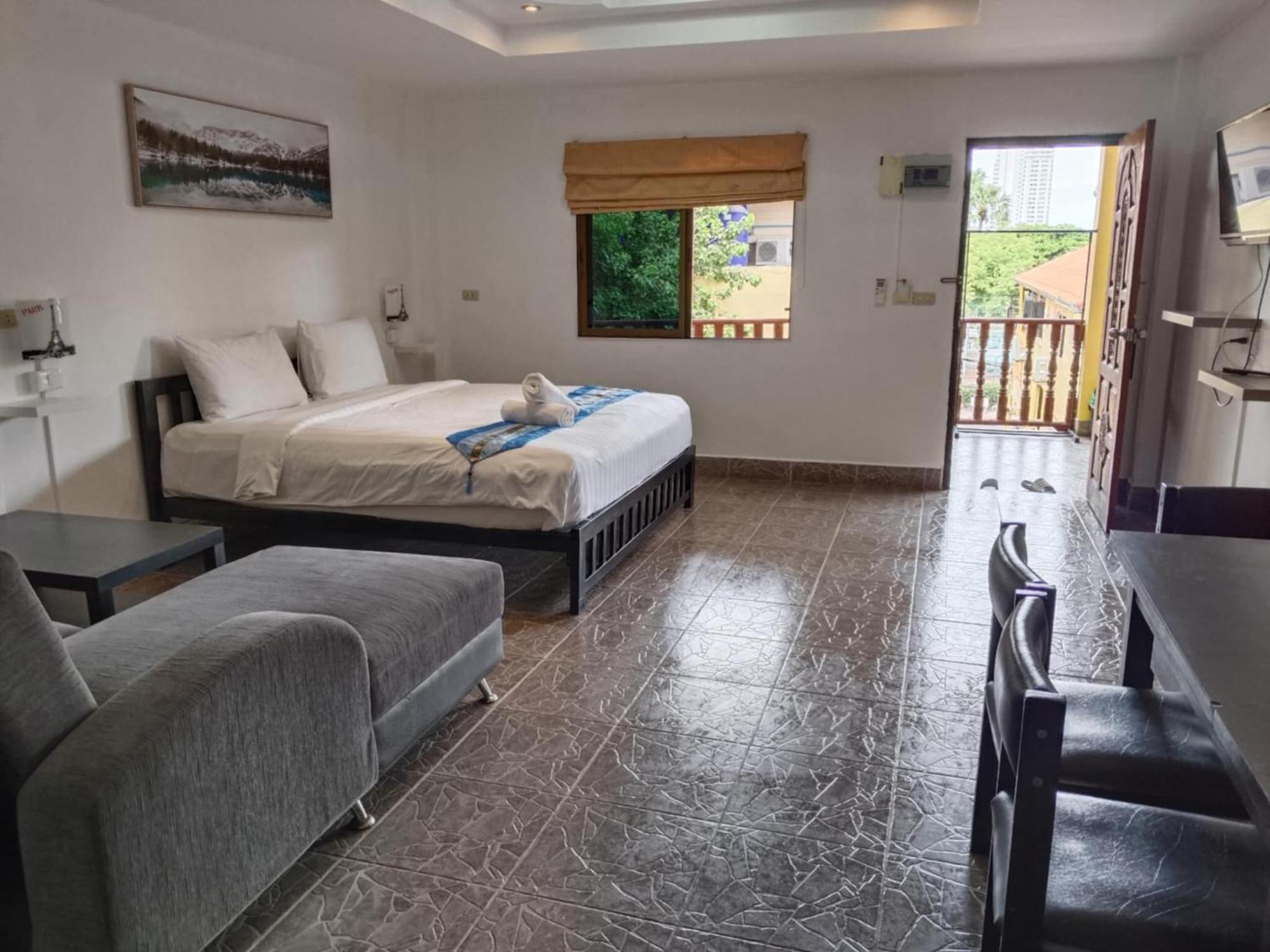Guest house Phratamnak - 100 Mtr From The Beach Pattaya