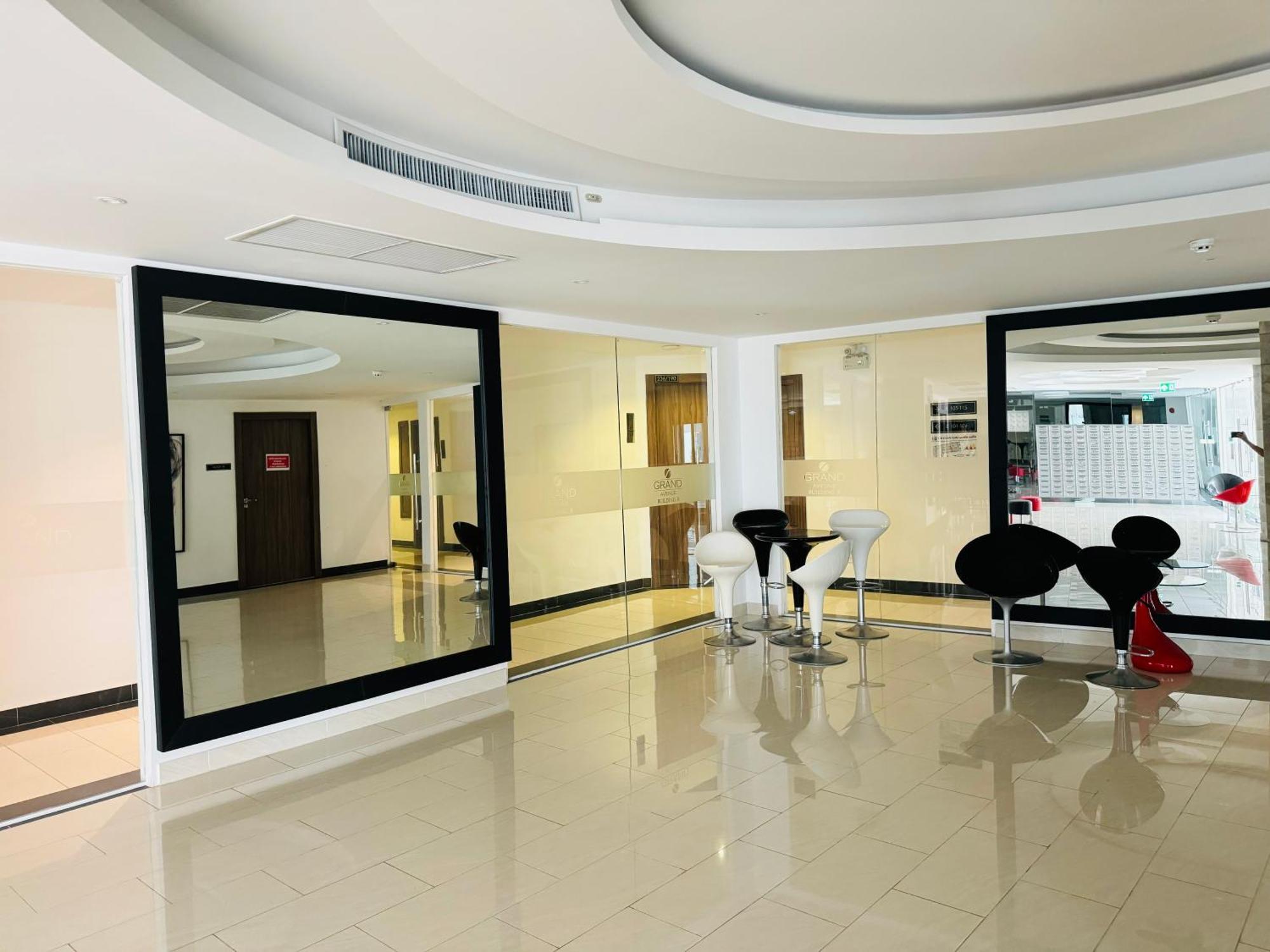 Grand Avenue 2bedr 2bathr 38and38 Sqm 2rooms Together Poor View Or City View
