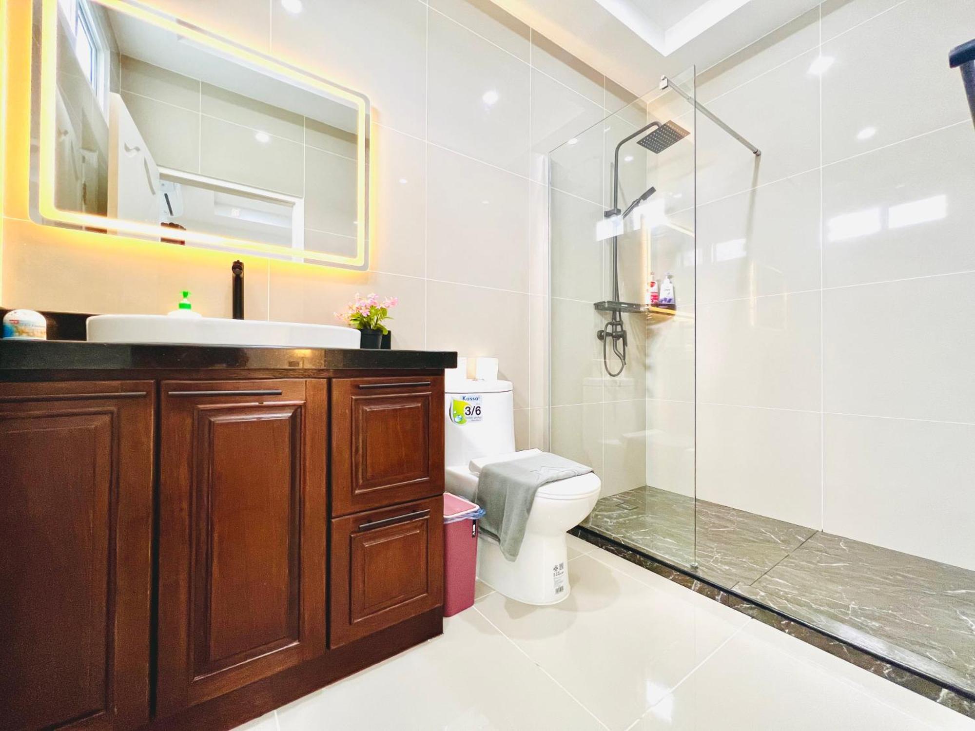 Villa Cityhouse-roses,private Pool With Jacuzzi,near Walking Street Pattaya