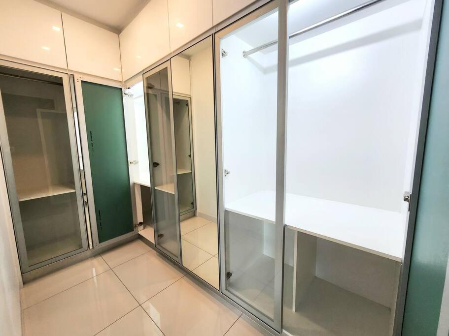 Apartment Center With Two Bedroom & Two Bathroom *