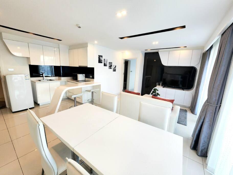 Center With Two Bedroom & Two Bathroom