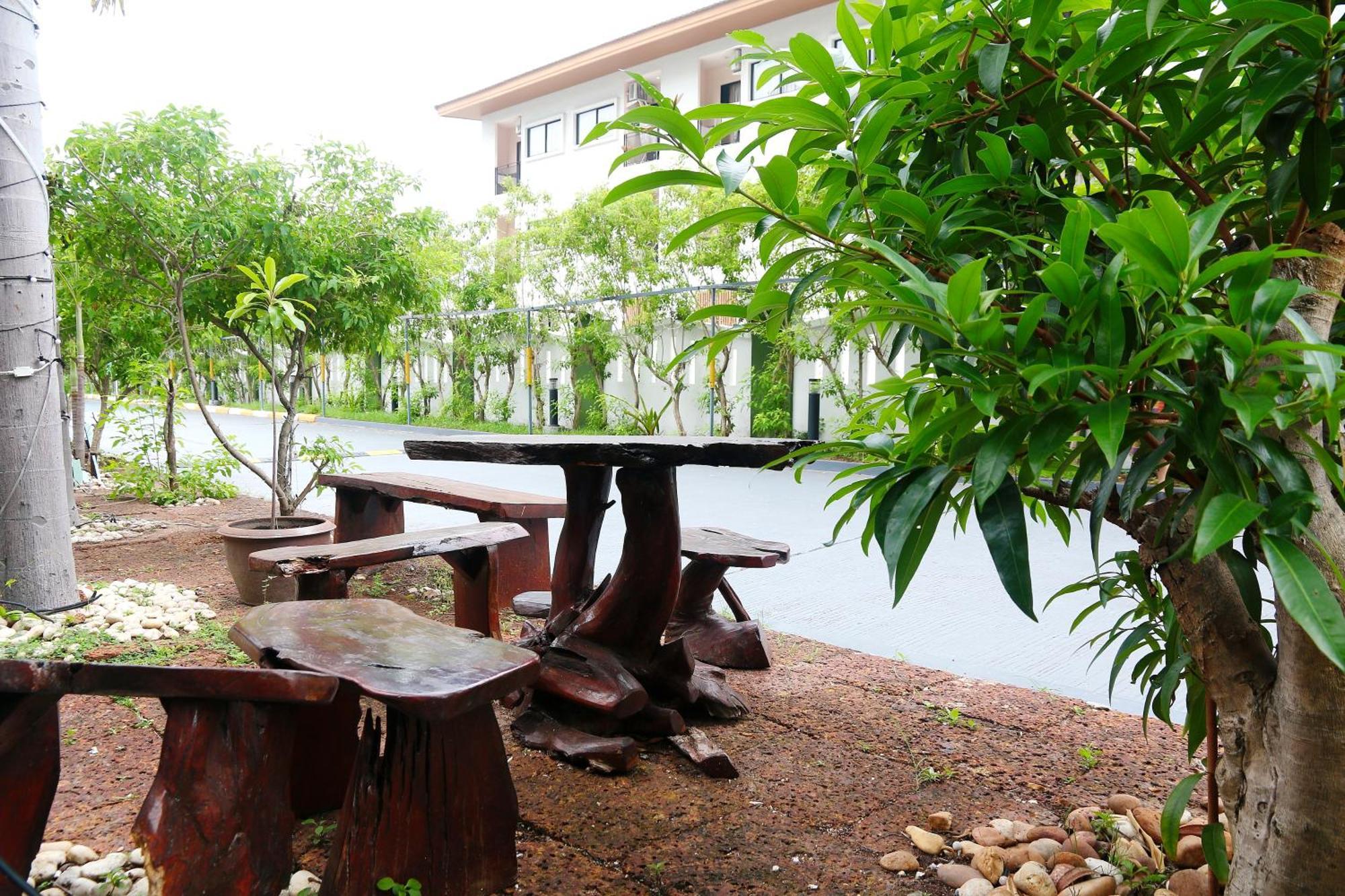 Hotel Arthitaya Nature & Lakkhana Poolside