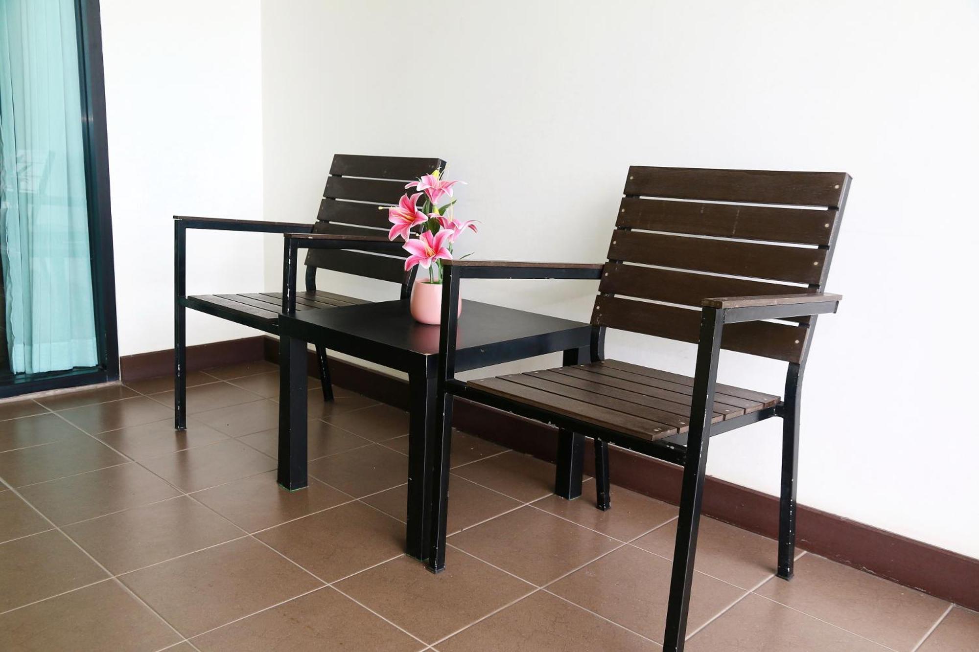 Hotel Arthitaya Nature & Lakkhana Poolside