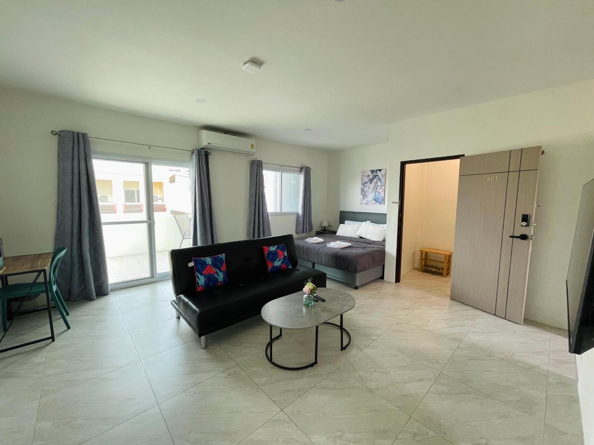 Blue Whale & Cafe Hostel