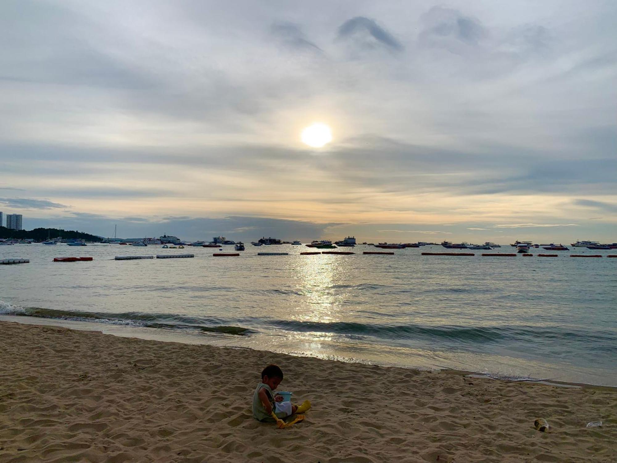 Blue Whale & Cafe Pattaya