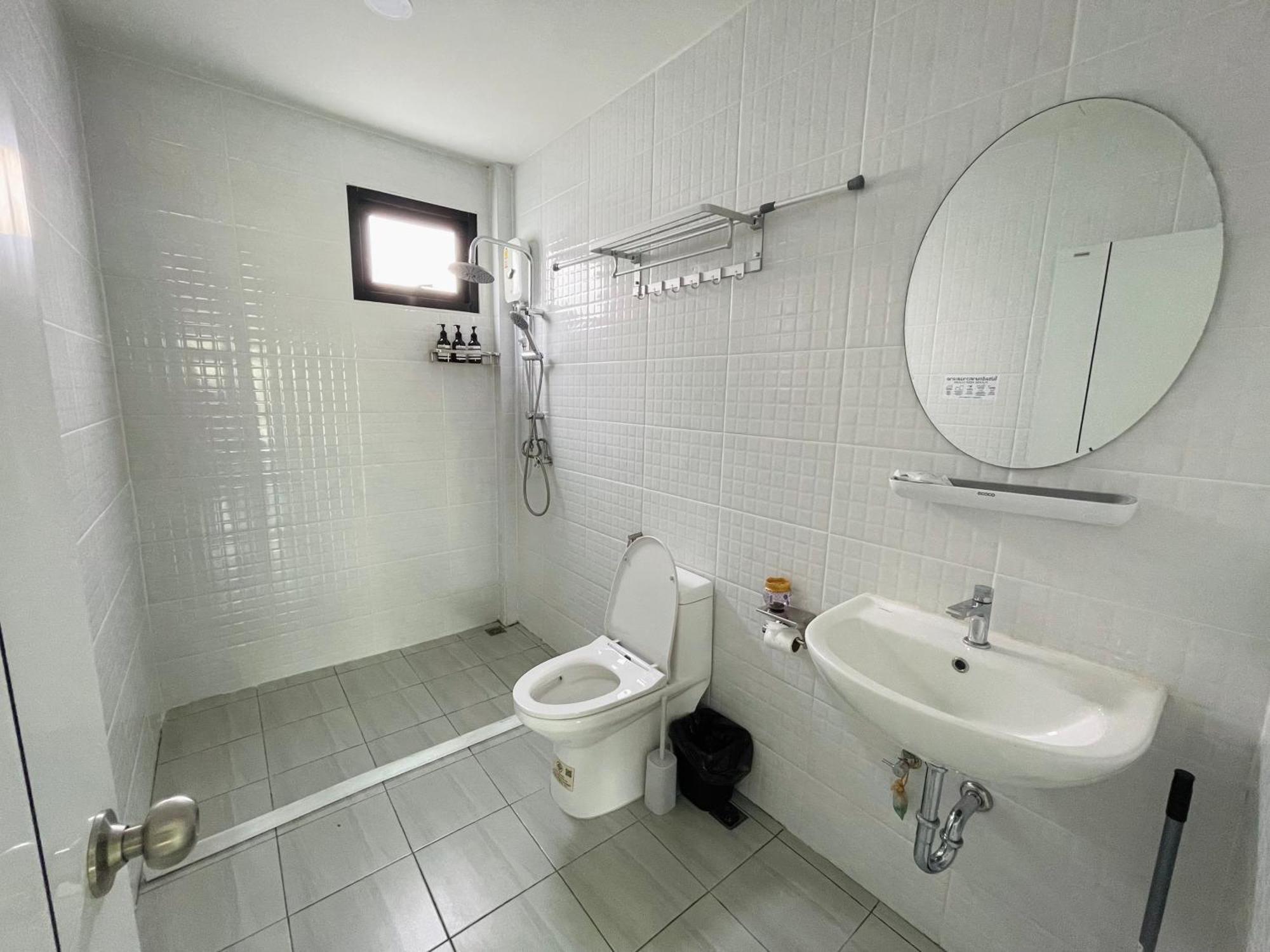 Blue Whale & Cafe Hostel Pattaya