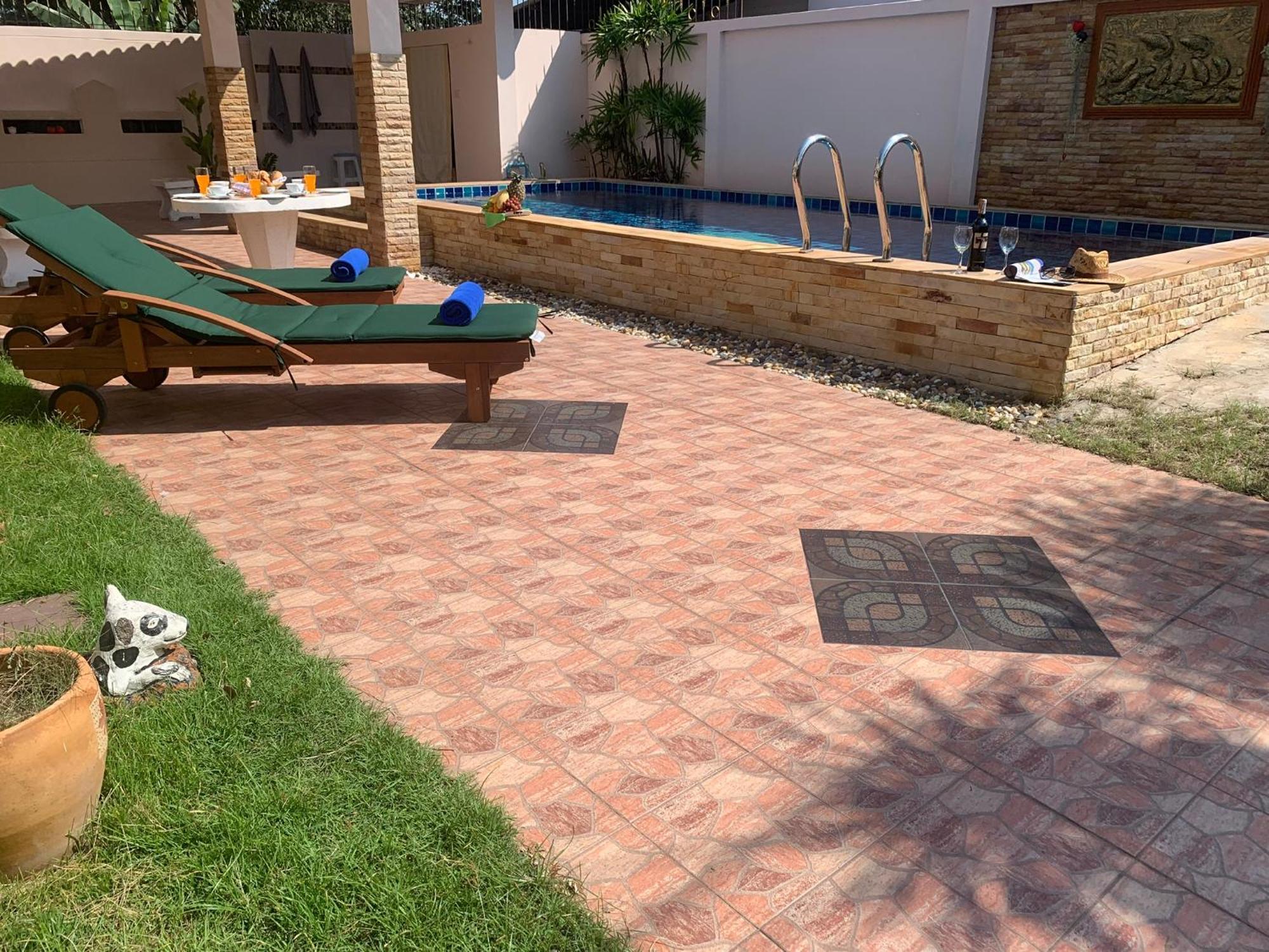 Yoch Pool