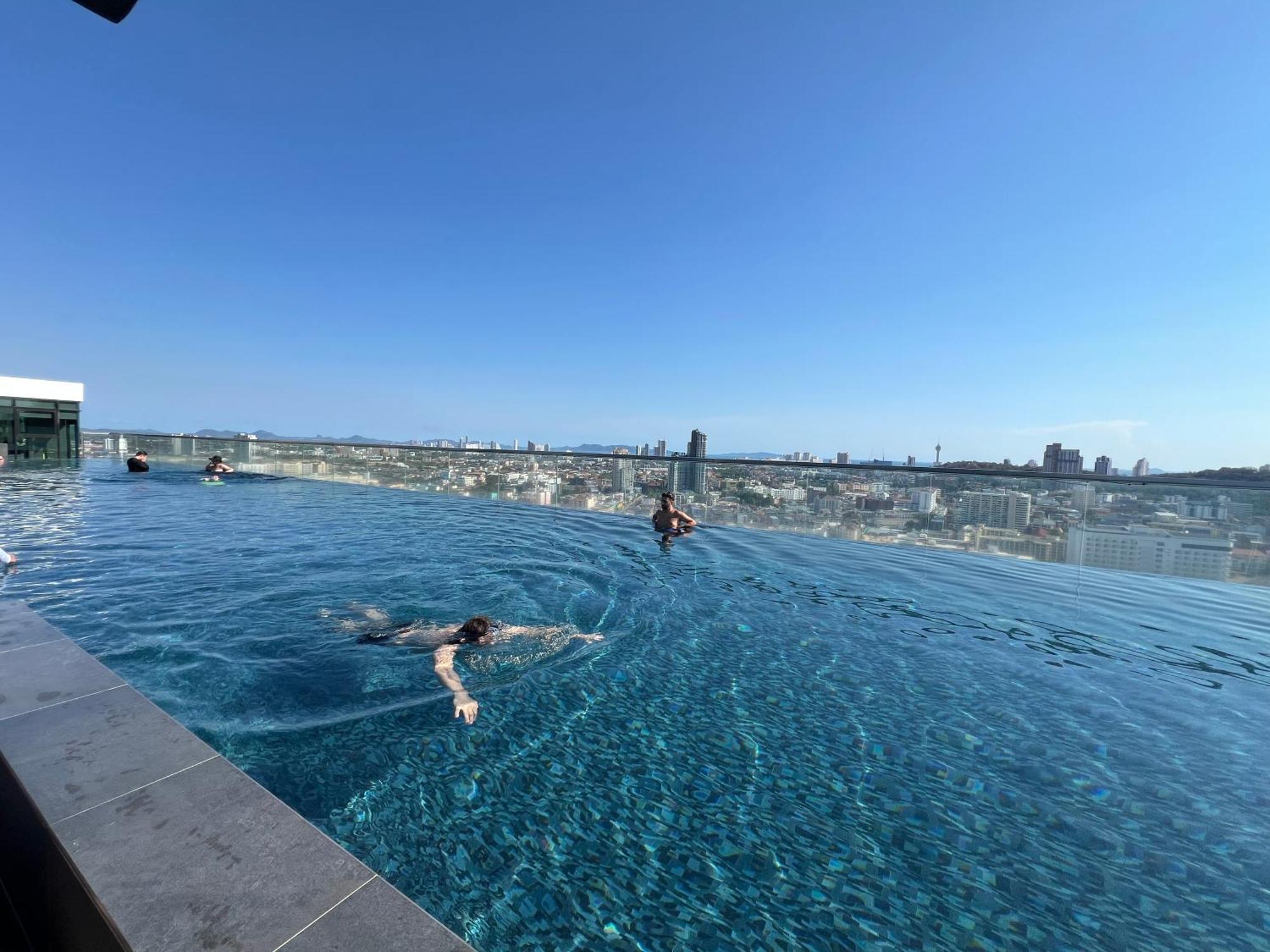 Apartment 秘狗公寓the Base Aaa Pattaya