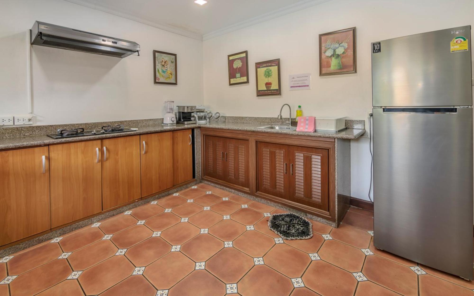 V Near Walking Street Electricity Included Villa Pattaya