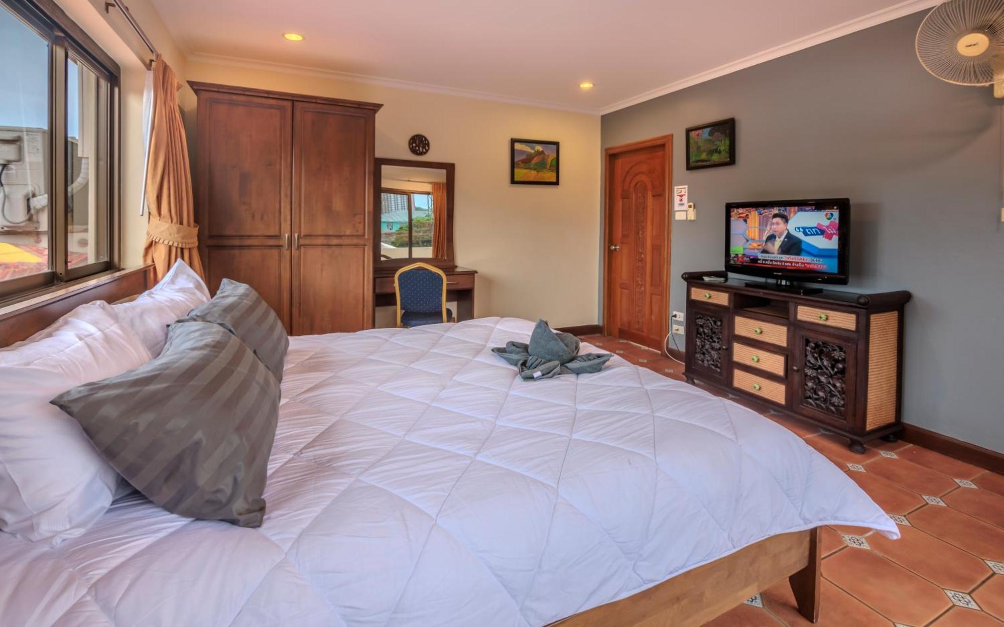 V Near Walking Street Electricity Included Villa Pattaya