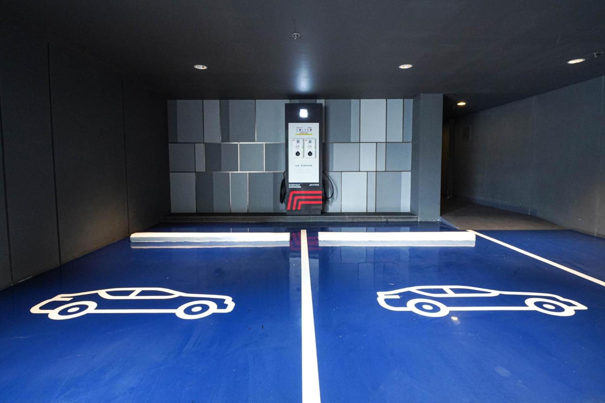 Edge 2bdrm Balcony Ocean View Apartment