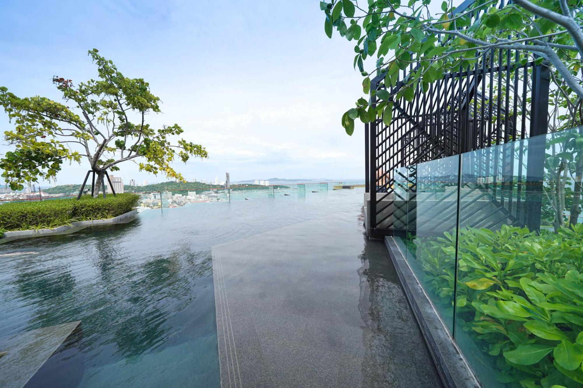 Edge 2bdrm Balcony Ocean View Pattaya