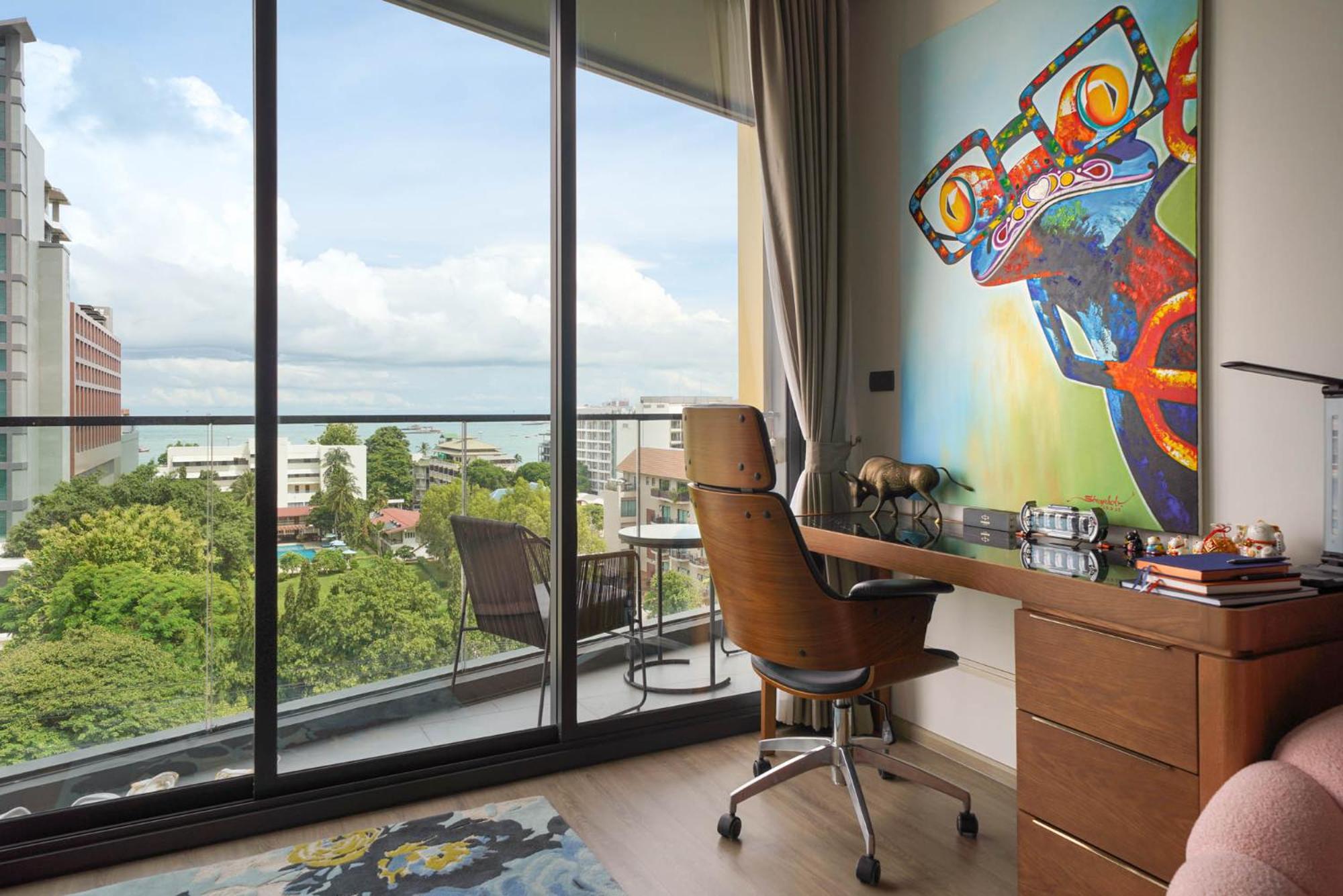 Edge 2bdrm Balcony Ocean View Apartment *