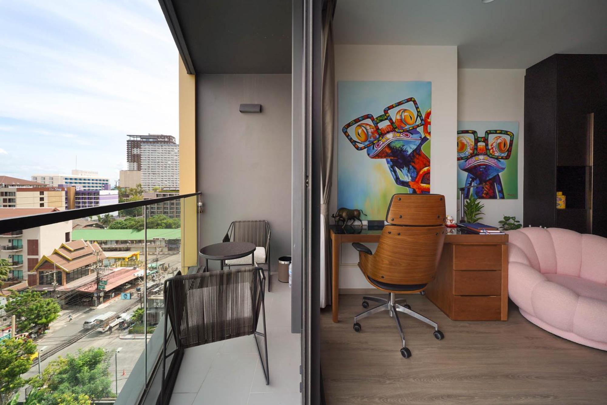 Edge 2bdrm Balcony Ocean View * Pattaya