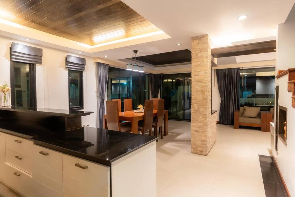 Thai 23 3br Near Hollywood Pattaya