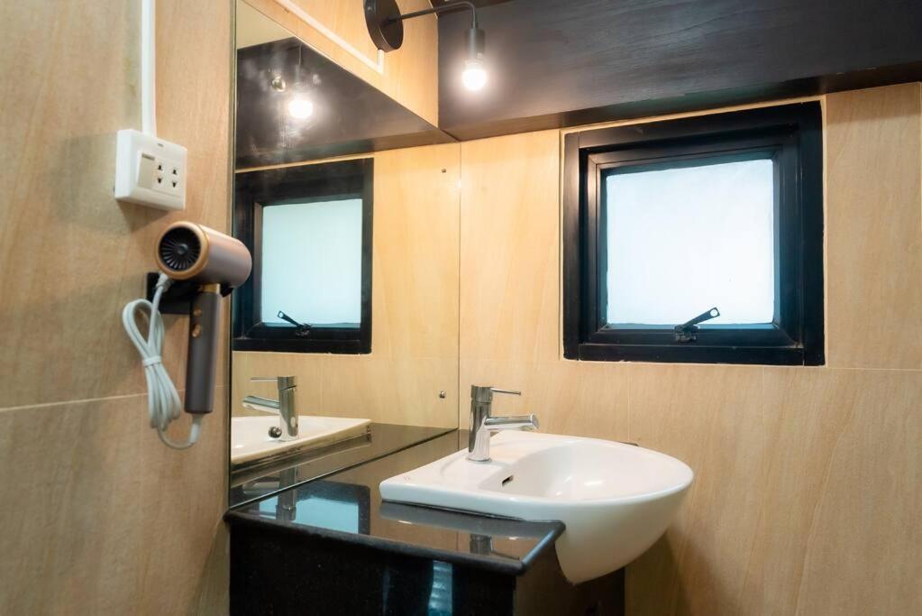 Thai 23 3br Near Hollywood Pattaya