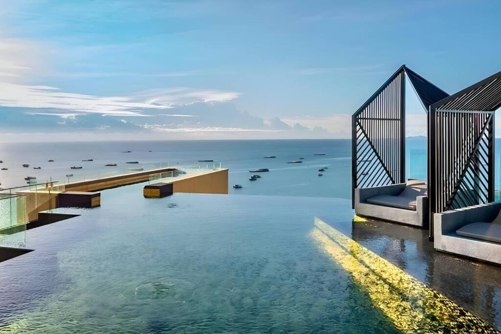 In Downtown And Rooftop Pool In Apartment *
