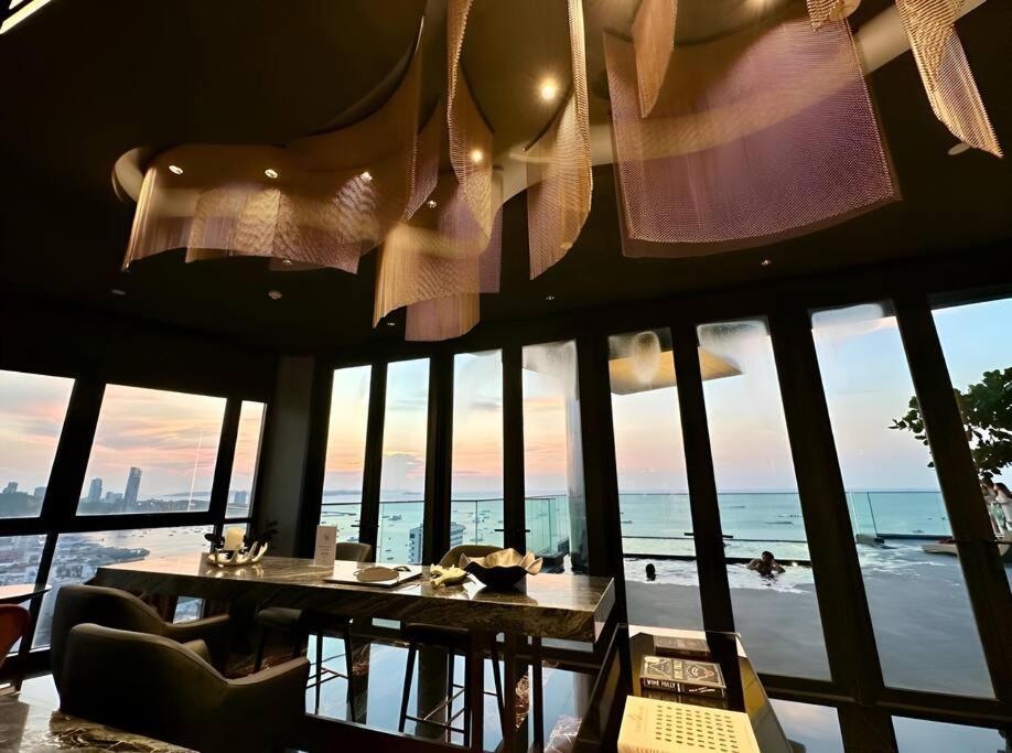 Apartment In Downtown And Rooftop Pool In