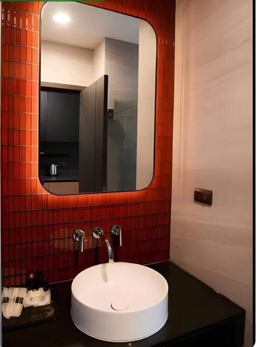 In Downtown And Rooftop Pool In Apartment *