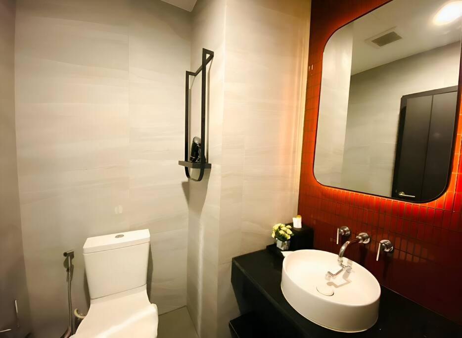 In Downtown And Rooftop Pool In Apartment *