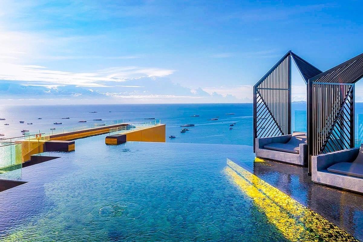 With Roof Pool