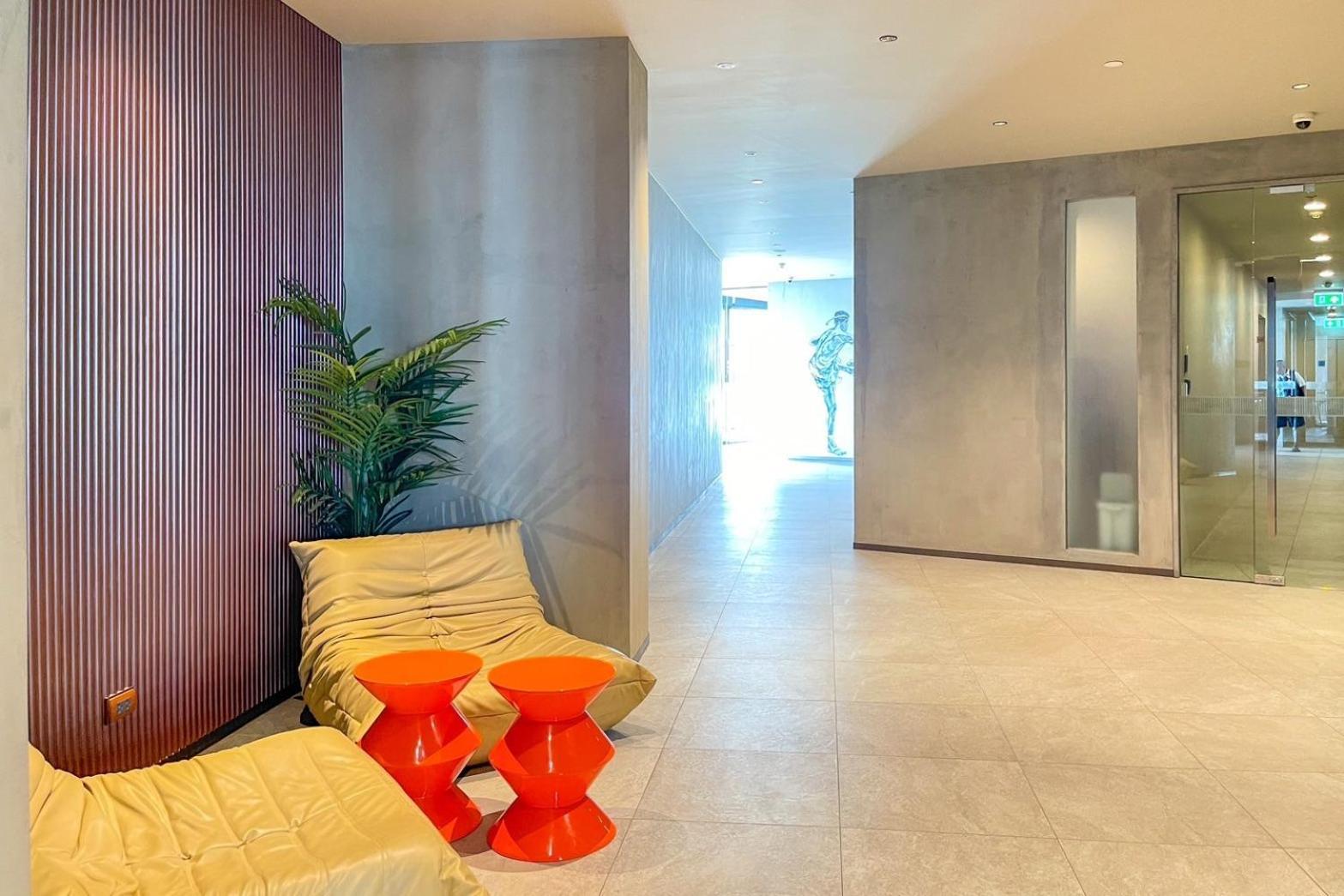 Apartment With Roof Pool