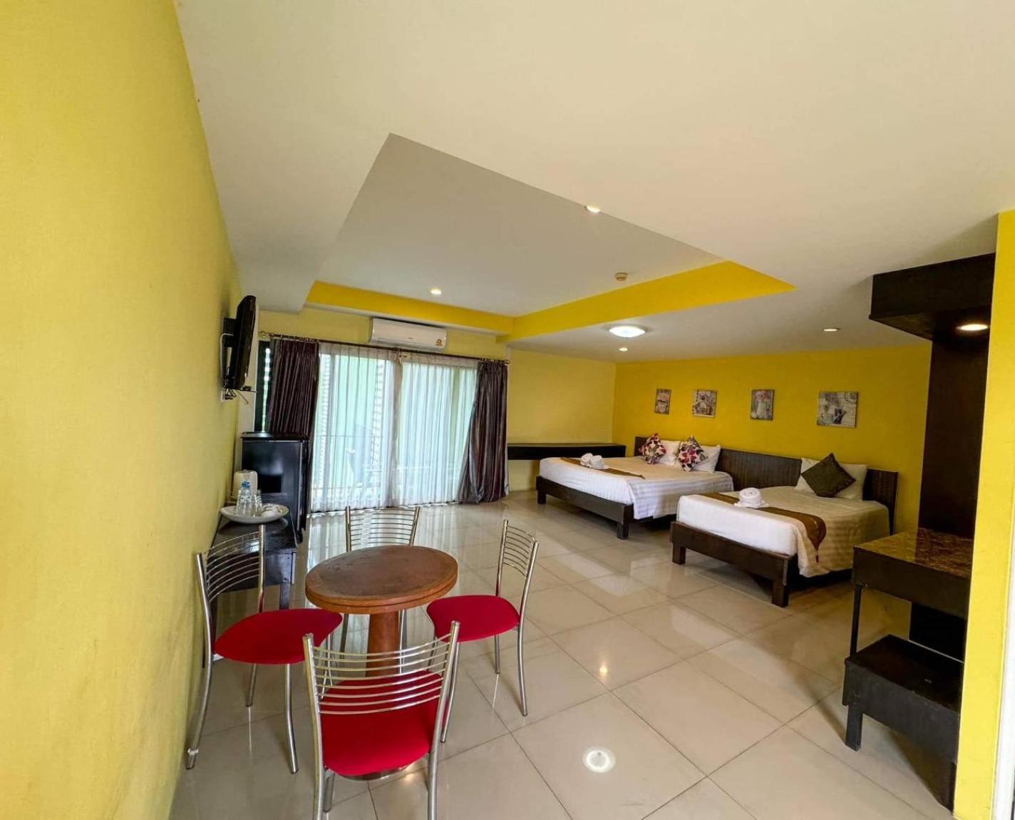 Stay Resort Pattaya - Pool & Comfort Near Beach Hotel Pattaya