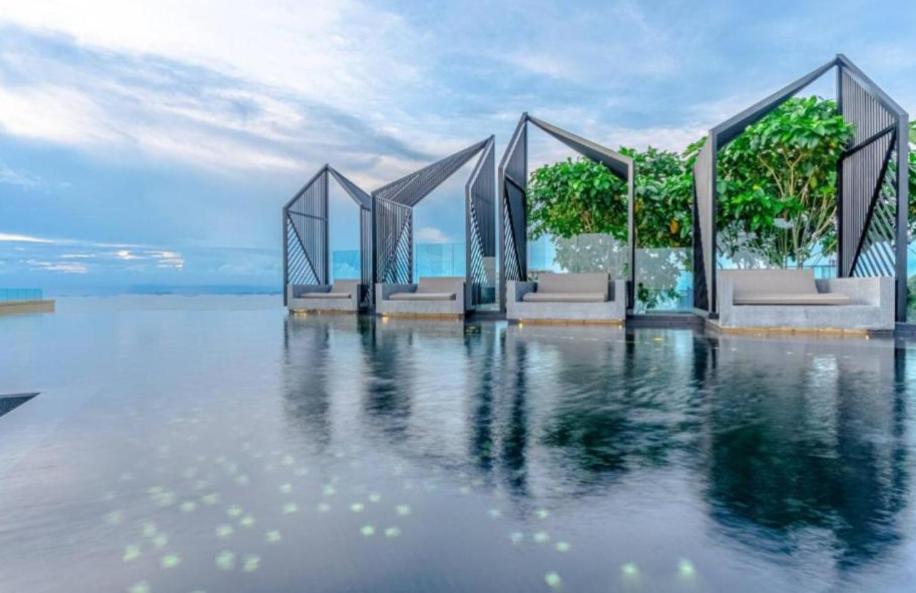 Edge Seaview With Infinity Pool & Free Netflix Apartment *