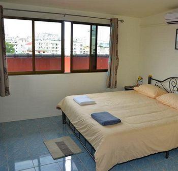 Pattaya Holiday Lodge