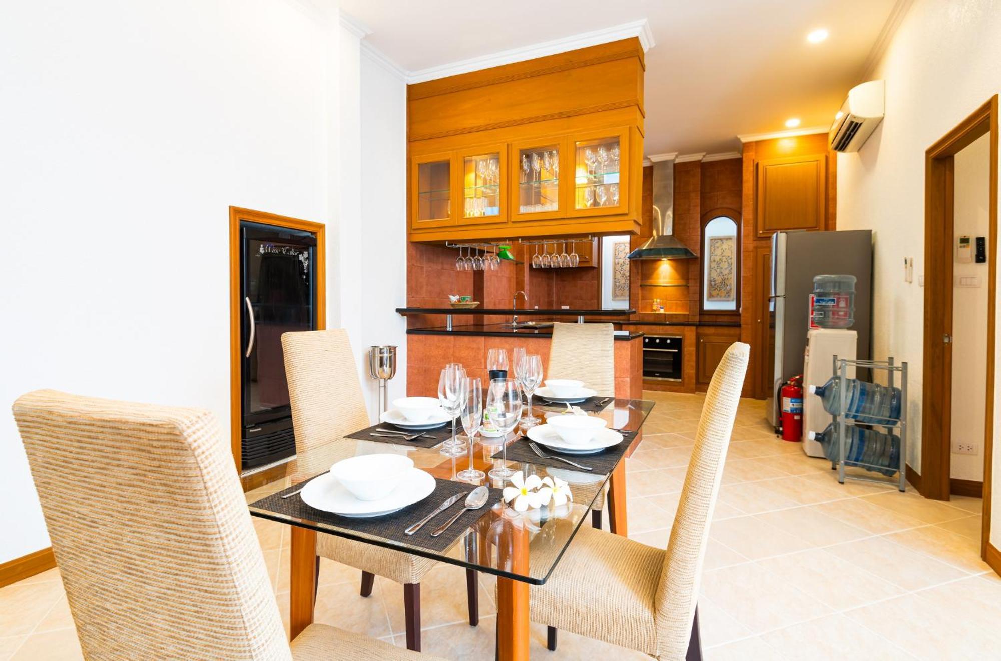 Franken Luxury Pool Villa *