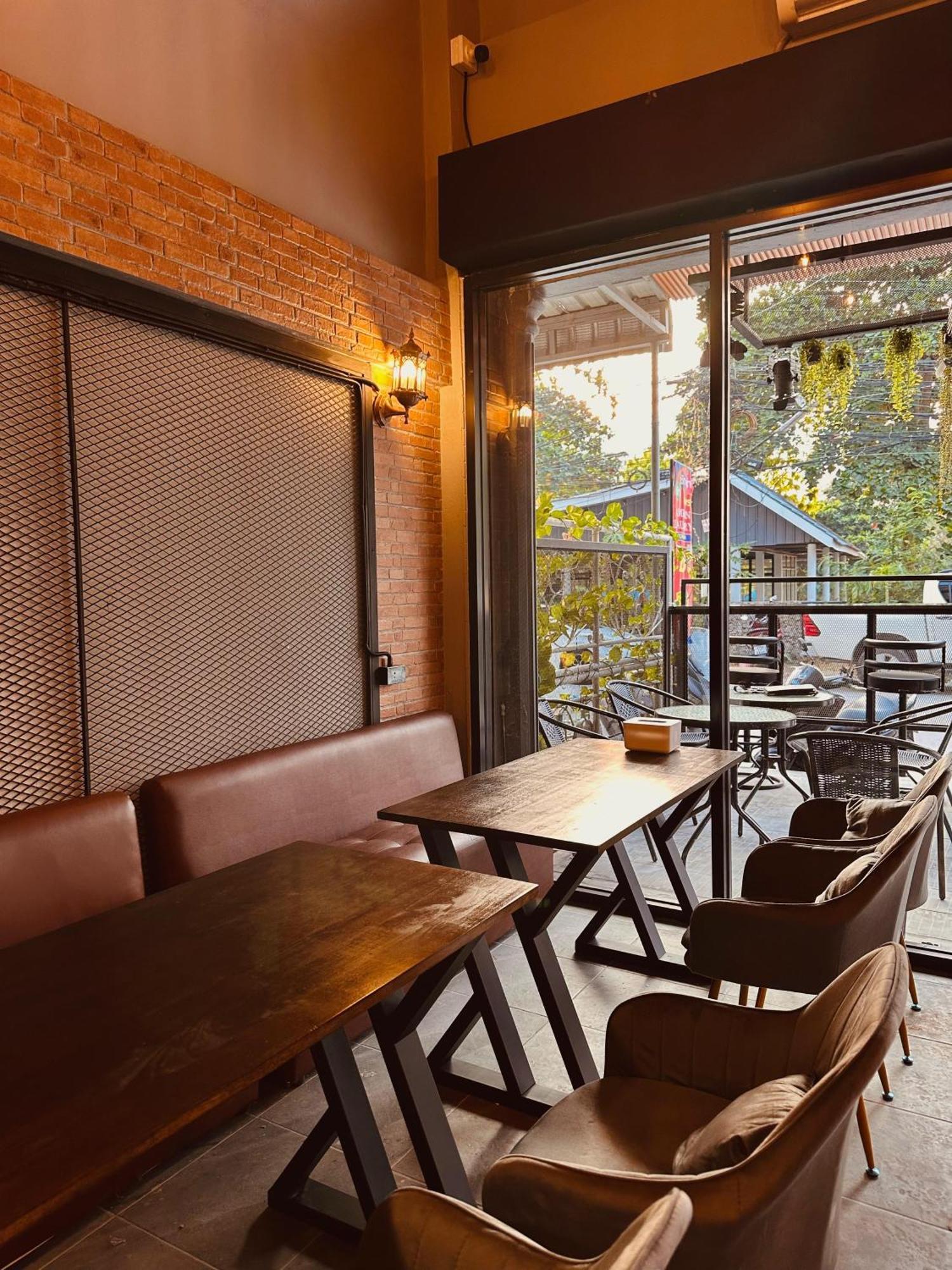 Friends Station & Cafe Pattaya