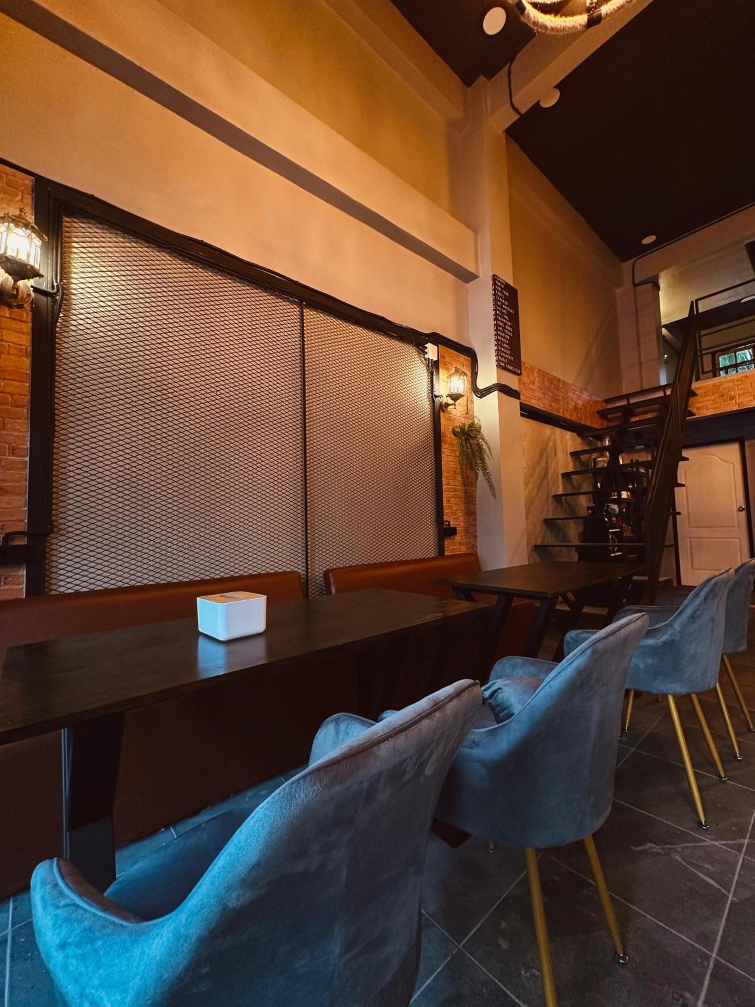Friends Station & Cafe *