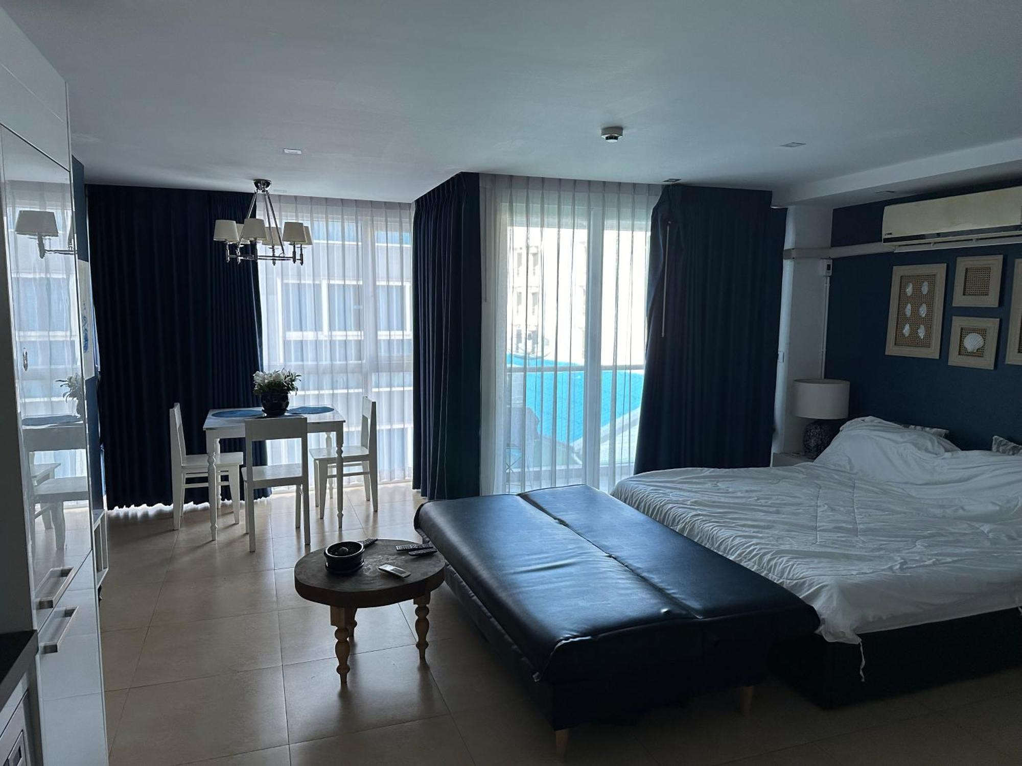 Large In The Heart Of * Pattaya